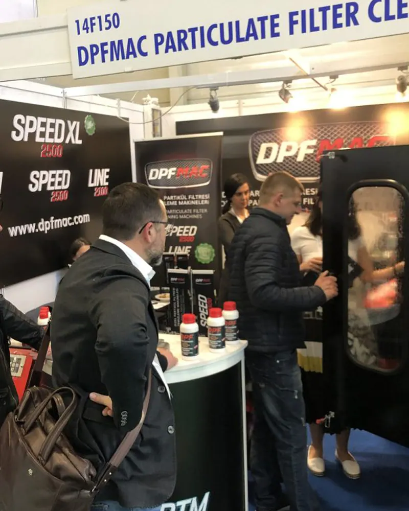Fuarda Speed XL 2500 inceleyen ziyaretçiler