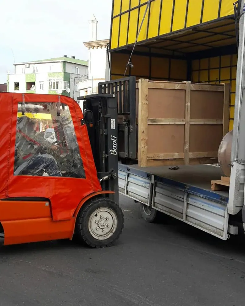 Kabinli DPF temizleme makinesinin kamyonete yüklenmesi