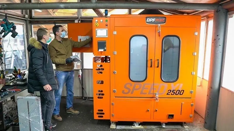 Serviste kurulumu yapılan turuncu Speed XL 2500